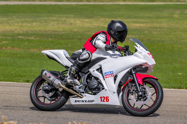 Veste gonflable - airbag - pour motocycliste sur piste